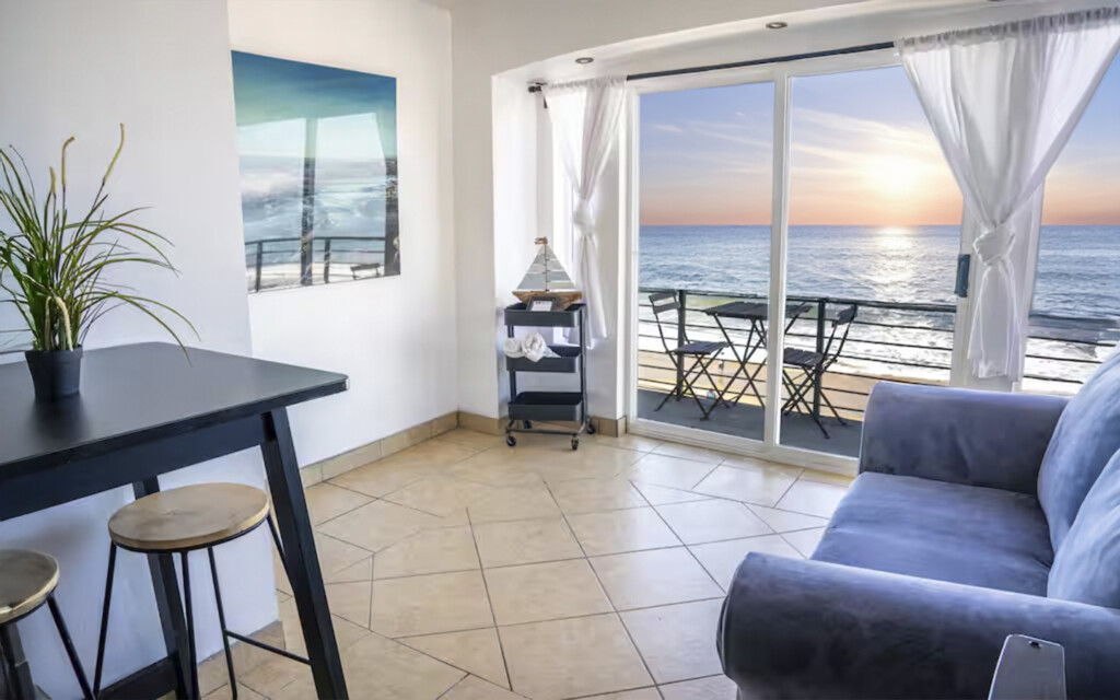 APT 5 at Tijuana Beach Pads